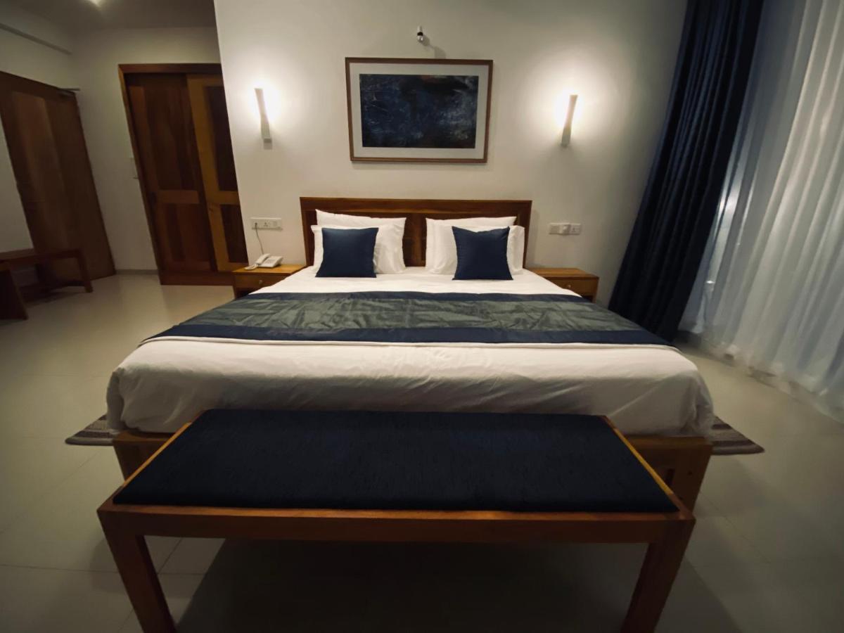 The Lighthouse Negombo Hotel Bagian luar foto